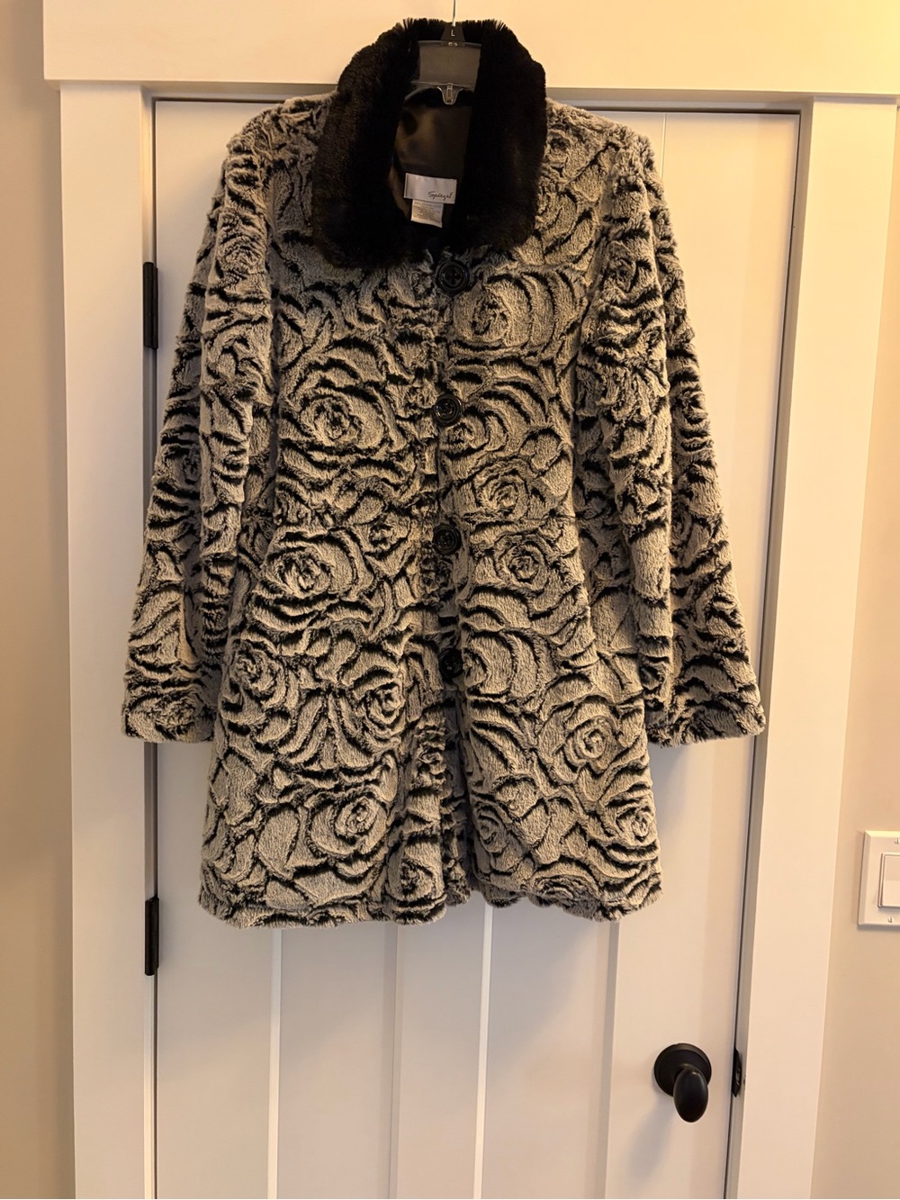 Spiegel Black & Gray Floral Faux-Fur Teddy Coat. Size 10